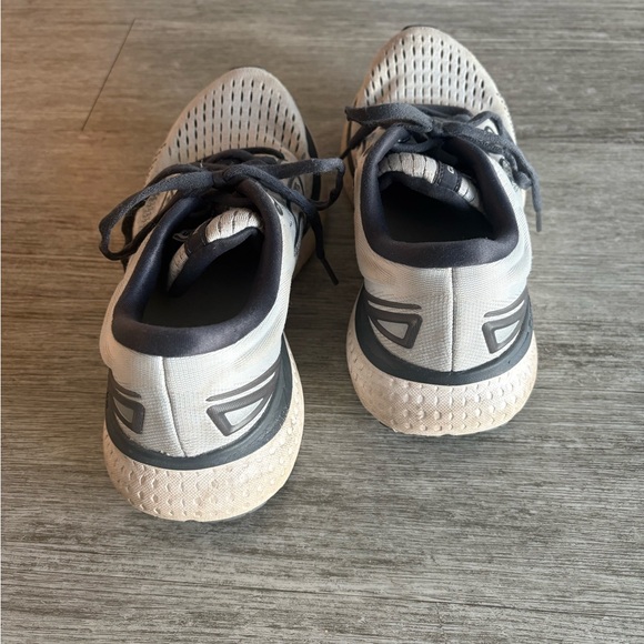 Brooks Women’s 7.5 Tennis Shoes - Picture 3 of 10